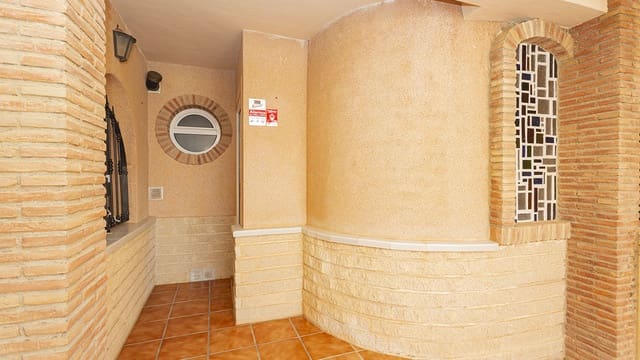 Casa de 3 habitaciones en Dehesa de Campoamor, Orihuela en venta con piscina - 315.000 € (Ref: 8566810)