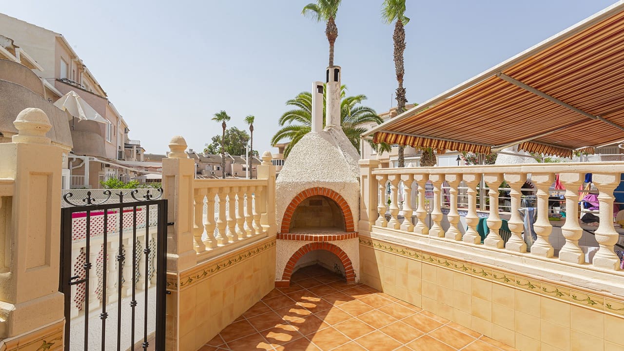 3 soveværelse Byhus til salg i Dehesa de Campoamor med swimmingpool - € 315.000 (Ref: 8566810)