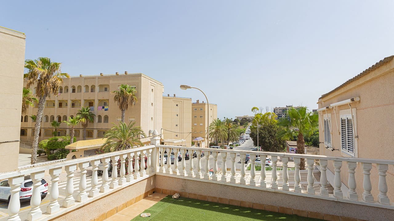 3 soveværelse Byhus til salg i Dehesa de Campoamor med swimmingpool - € 315.000 (Ref: 8566810)