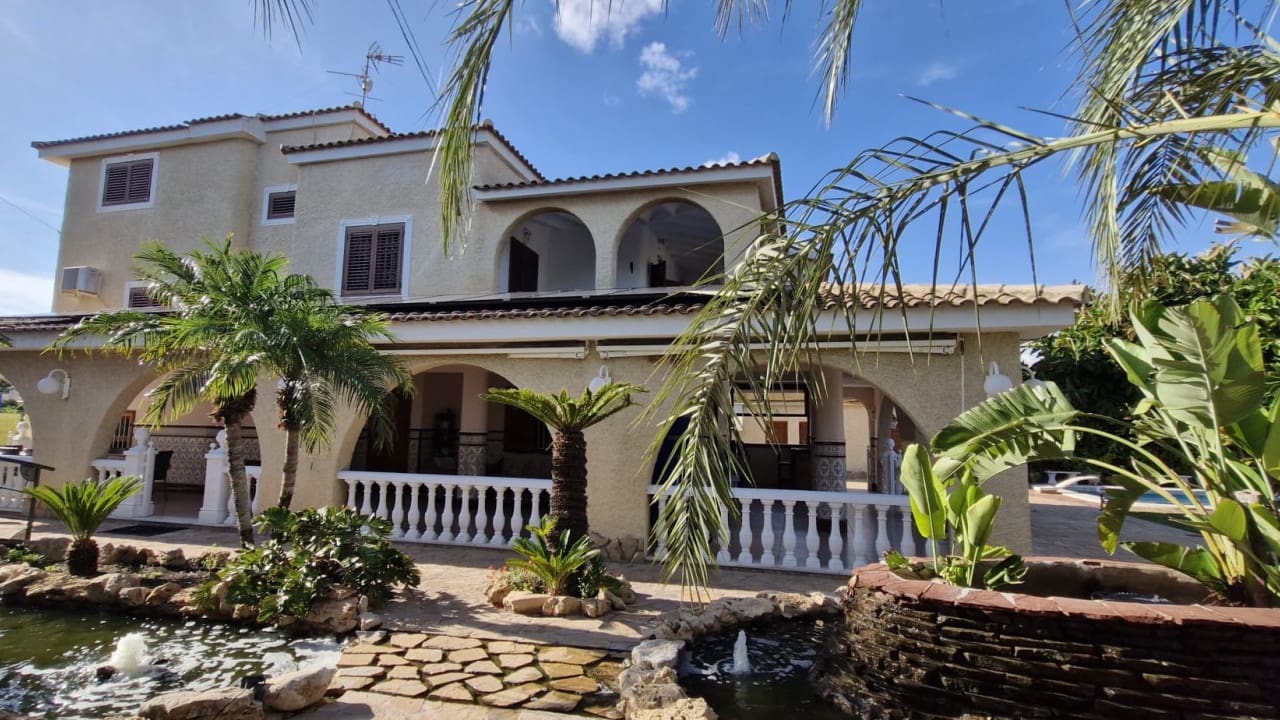 7 soveværelse Finca/Landehus til salg i Elche / Elx med swimmingpool - € 735.000 (Ref: 8571837)