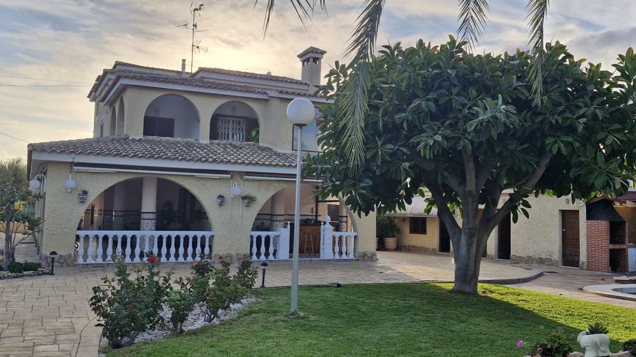 7 soveværelse Finca/Landehus til salg i Elche / Elx med swimmingpool - € 735.000 (Ref: 8571837)