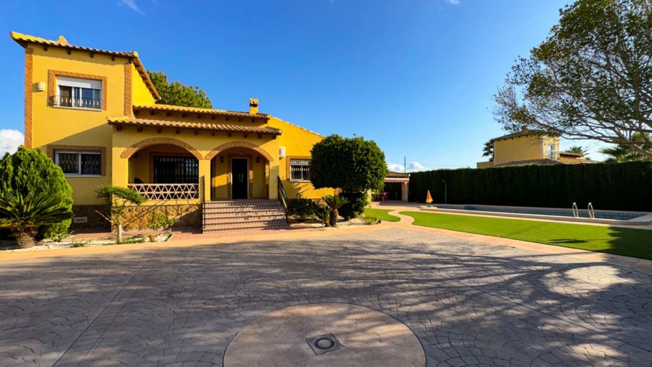 3 sovrum Finca/Hus på landet till salu i Orihuela med pool - 348 999 € (Ref: 8571843)