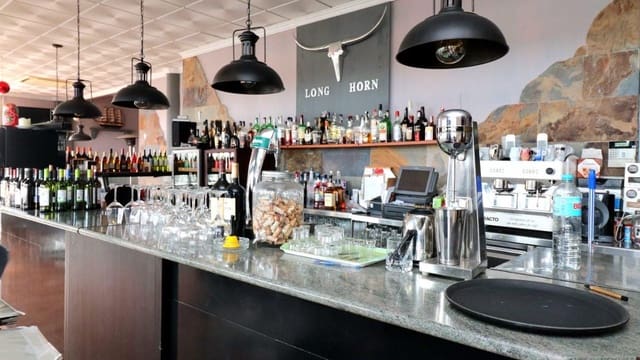 3 bedroom Commercial for sale in Playa Flamenca, Orihuela - € 425,000 (Ref: 8573007)