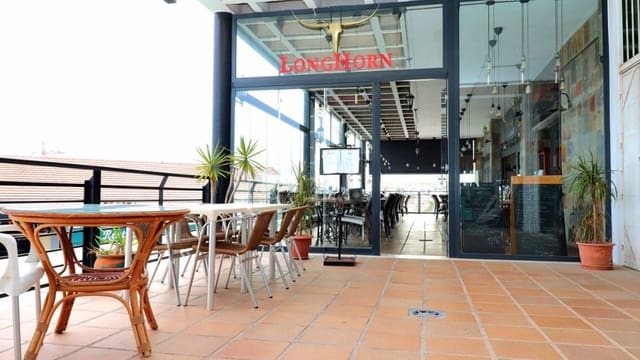 3 bedroom Commercial for sale in Playa Flamenca, Orihuela - € 425,000 (Ref: 8573007)