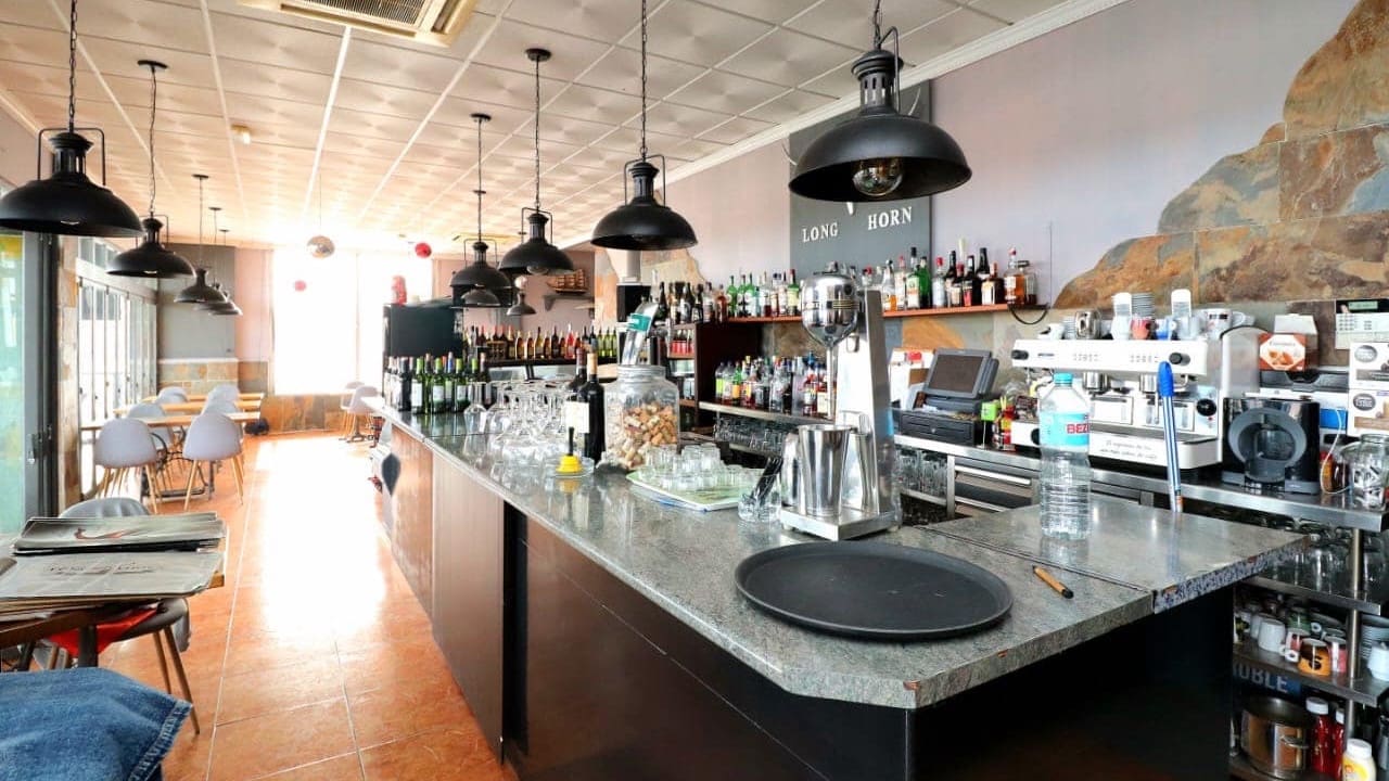 Local Comercial de 3 habitaciones en Playa Flamenca en venta - 425.000 € (Ref: 8573007)