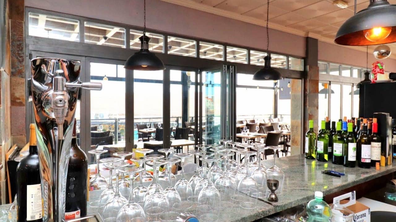 Local Comercial de 3 habitaciones en Playa Flamenca en venta - 425.000 € (Ref: 8573007)