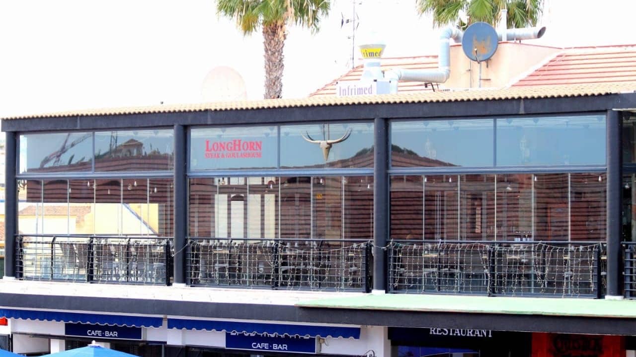 Local Comercial de 3 habitaciones en Playa Flamenca en venta - 425.000 € (Ref: 8573007)