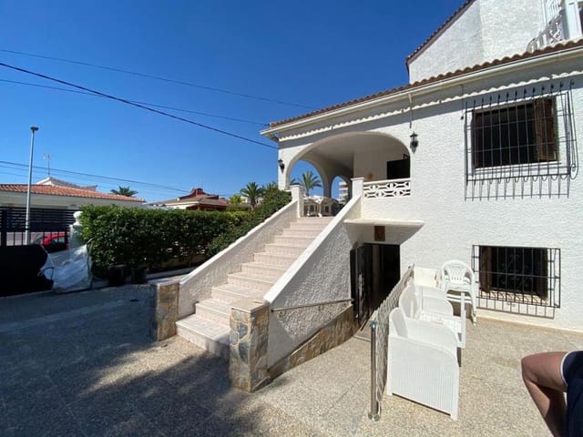 12 soveværelse Byhus til salg i Punta Prima, Torrevieja - € 800.000 (Ref: 8573008)