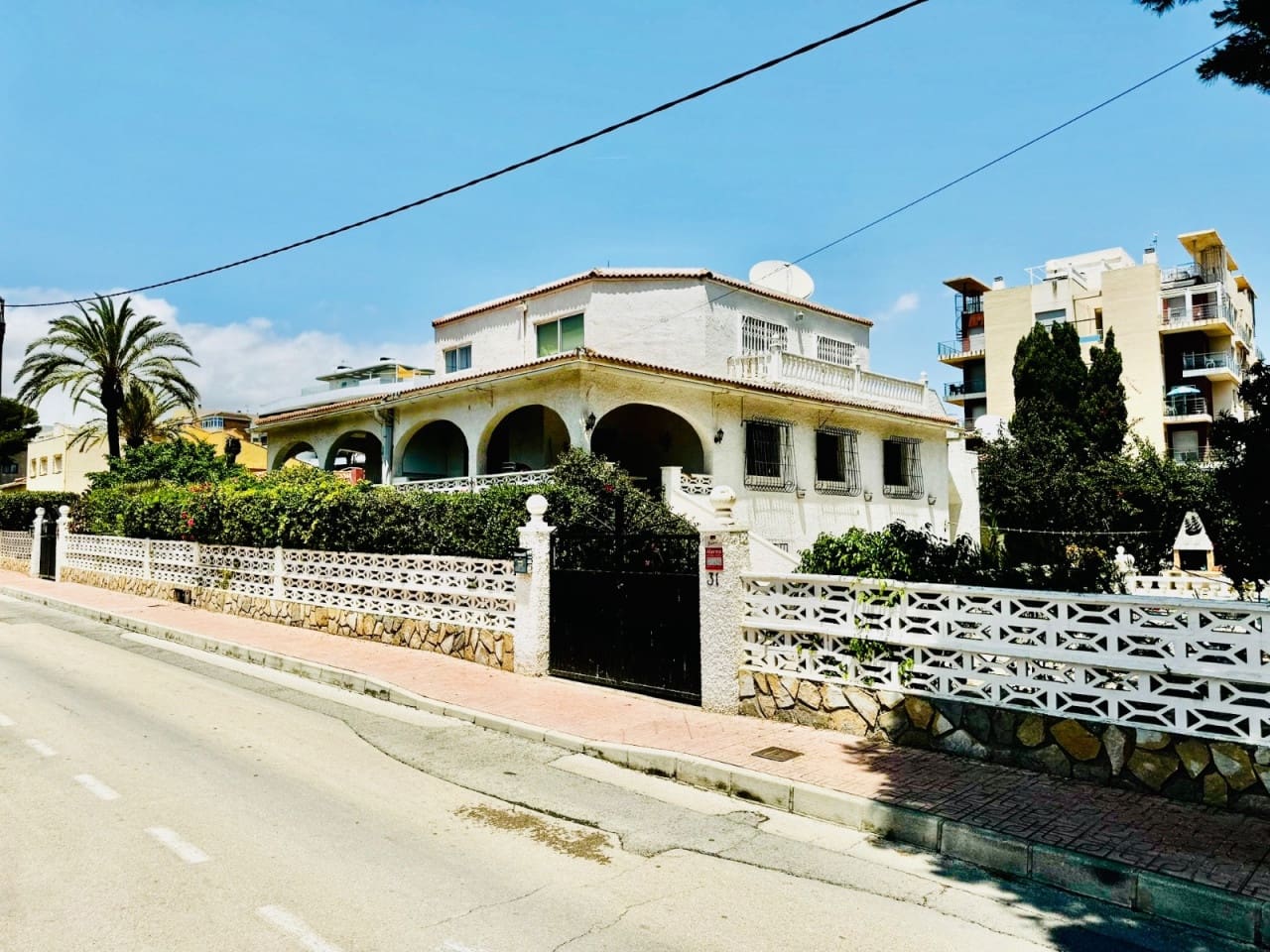 12 sypialnia Dom na sprzedaż w Punta Prima - 800 000 € (Ref: 8573008)