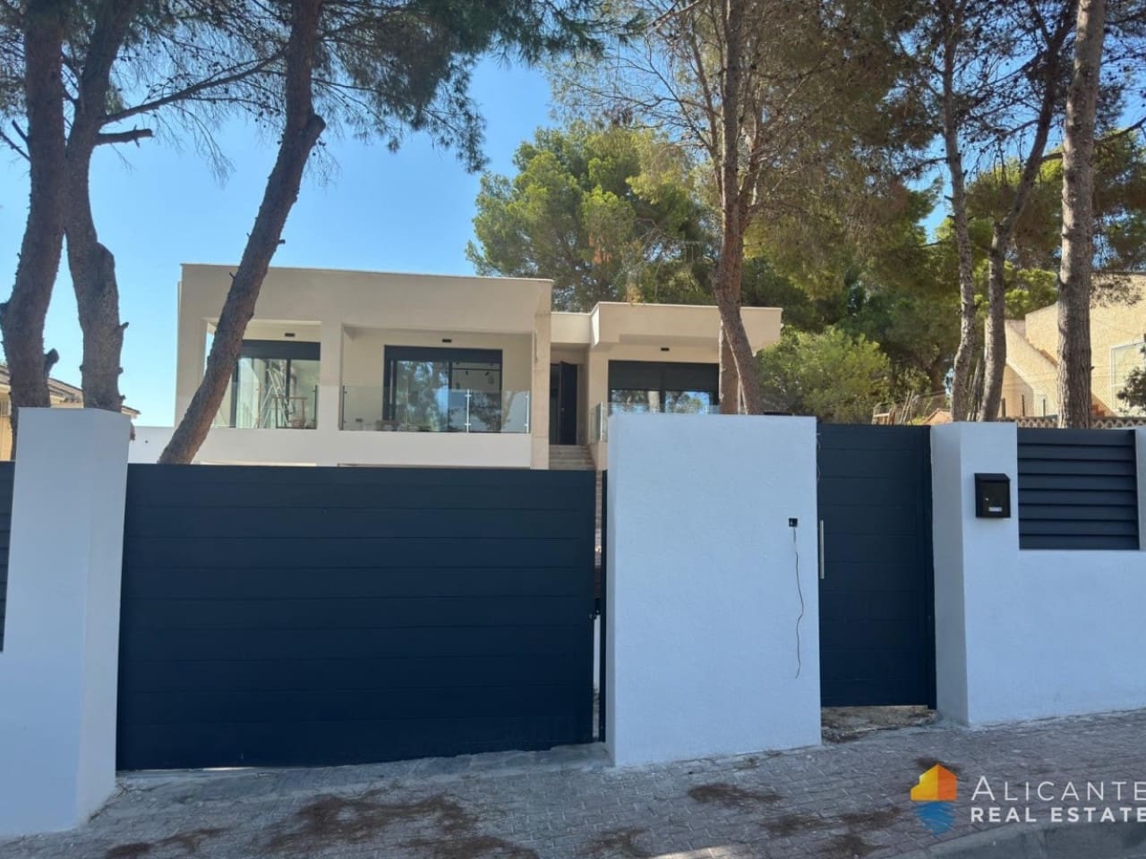 4 sypialnia Willa na sprzedaż w Los Balcones - 995 000 € (Ref: 8573024)