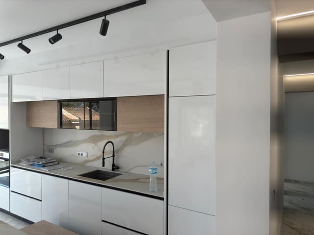 4 sypialnia Willa na sprzedaż w Los Balcones - 995 000 € (Ref: 8573024)