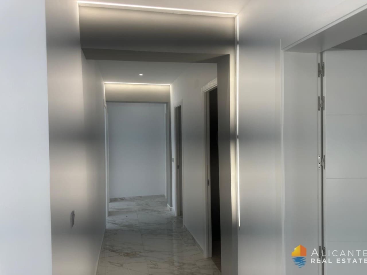 4 sypialnia Willa na sprzedaż w Los Balcones - 995 000 € (Ref: 8573024)