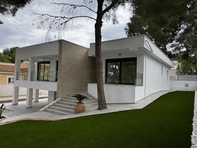 4 soverom Villa til salgs i Los Balcones med svømmebasseng garasje - € 995 000 (Ref: 8573024)