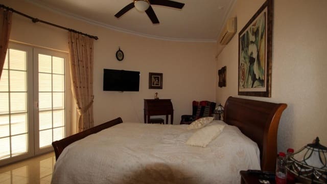 4 camera da letto Villa in vendita in Punta Prima, Torrevieja con piscina - 1.150.000 € (Rif: 8573027)