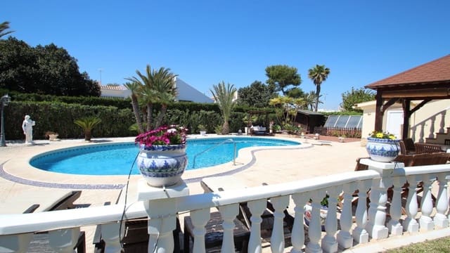 4 camera da letto Villa in vendita in Punta Prima, Torrevieja con piscina - 1.150.000 € (Rif: 8573027)