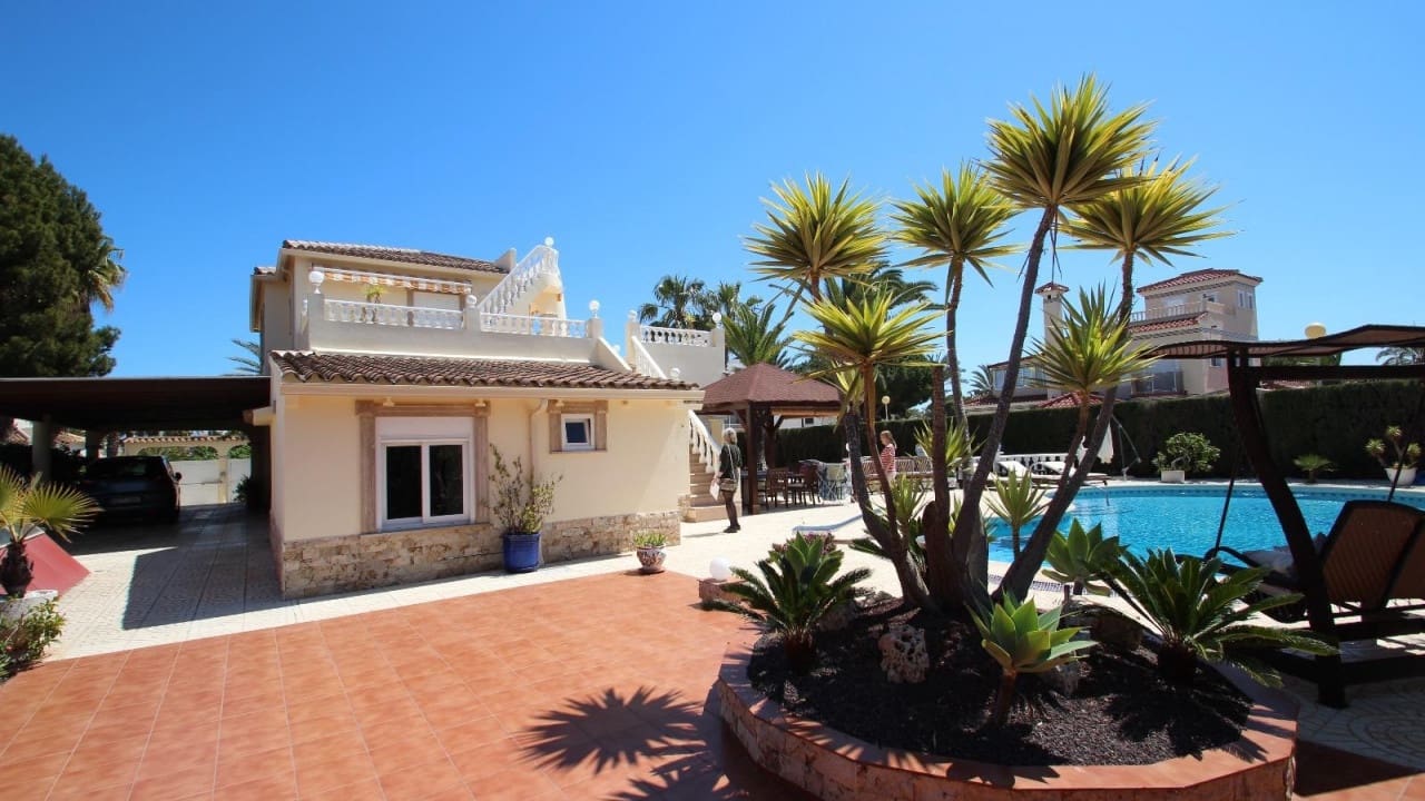 4 camera da letto Villa in vendita in Punta Prima con piscina - 1.150.000 € (Rif: 8573027)