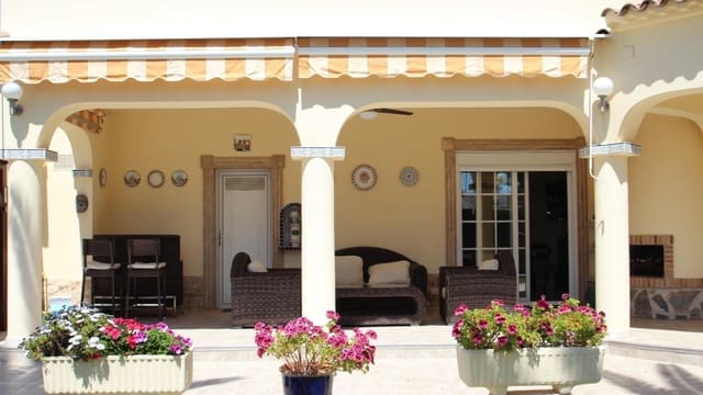 4 camera da letto Villa in vendita in Punta Prima, Torrevieja con piscina - 1.150.000 € (Rif: 8573027)