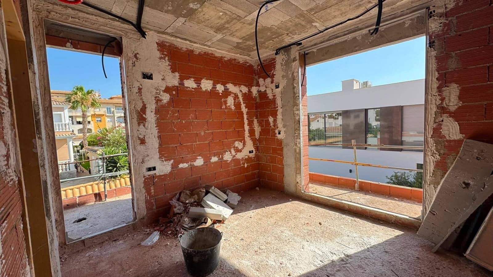 Mark till salu i La Zenia - 1 700 000 € (Ref: 8573031)