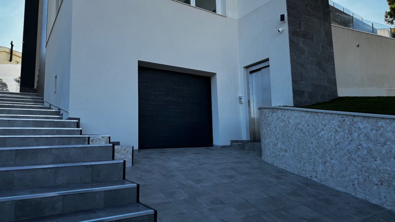 5 bedroom Villa for sale in Los Balcones with pool - € 1,150,000 (Ref: 8573044)