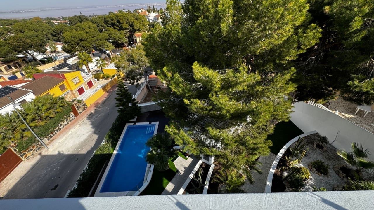 5 bedroom Villa for sale in Los Balcones with pool - € 1,150,000 (Ref: 8573044)