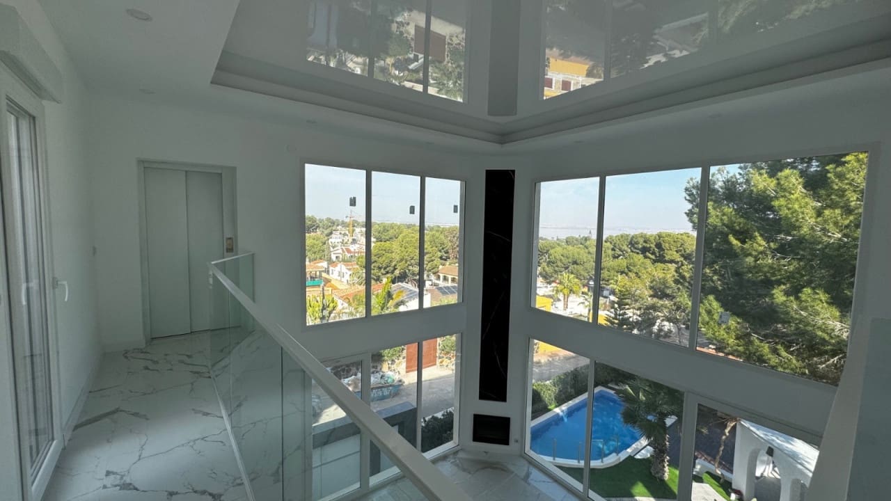 5 bedroom Villa for sale in Los Balcones with pool - € 1,150,000 (Ref: 8573044)