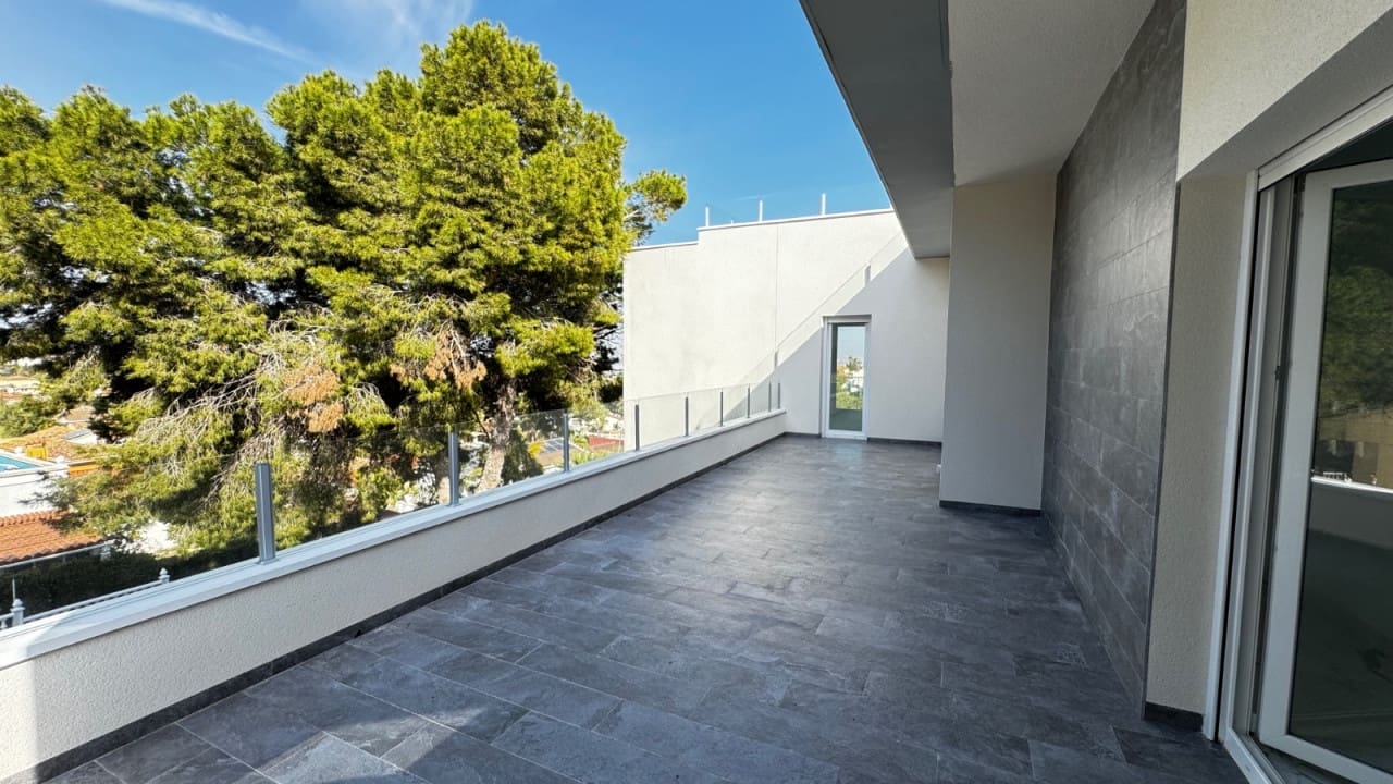 5 bedroom Villa for sale in Los Balcones with pool - € 1,150,000 (Ref: 8573044)