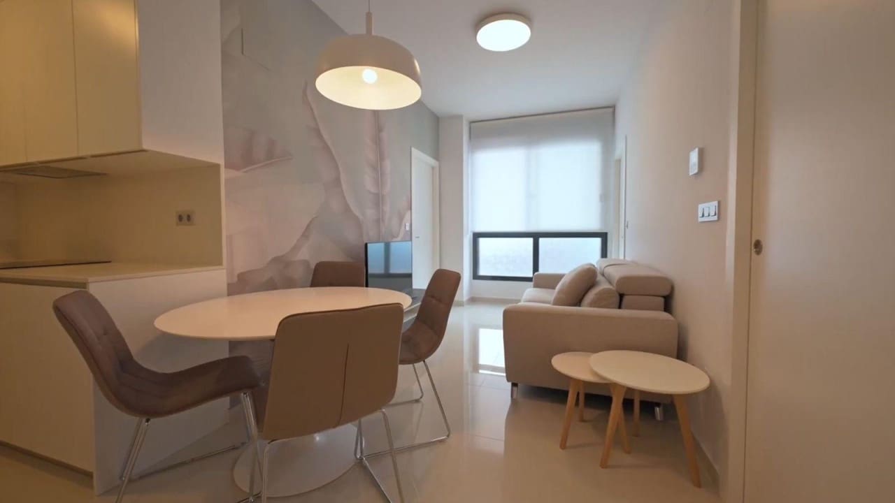 Apartamento de 2 habitaciones en Torrevieja en venta con piscina - 175.000 € (Ref: 8573045)