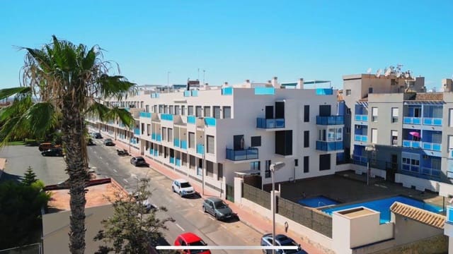 Apartamento de 2 habitaciones en Centro, Torrevieja en venta con piscina - 175.000 € (Ref: 8573045)
