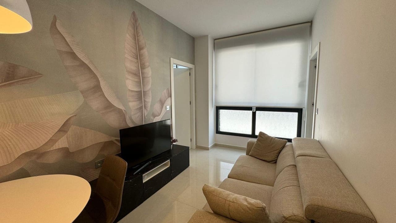 Apartamento de 2 habitaciones en Torrevieja en venta con piscina - 175.000 € (Ref: 8573045)