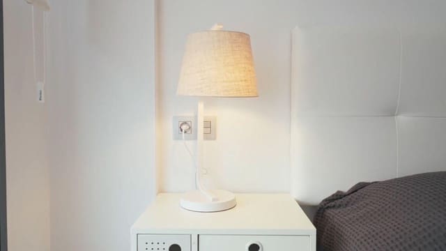 Apartamento de 2 habitaciones en Centro, Torrevieja en venta con piscina - 175.000 € (Ref: 8573045)