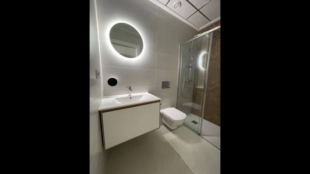 Apartamento de 2 habitaciones en Centro, Torrevieja en venta con piscina - 175.000 € (Ref: 8573045)