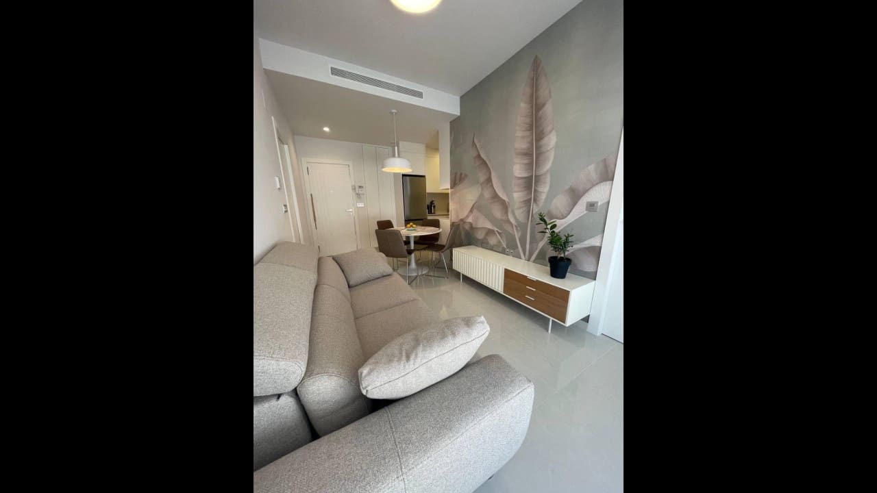 Apartamento de 2 habitaciones en Torrevieja en venta con piscina - 175.000 € (Ref: 8573045)