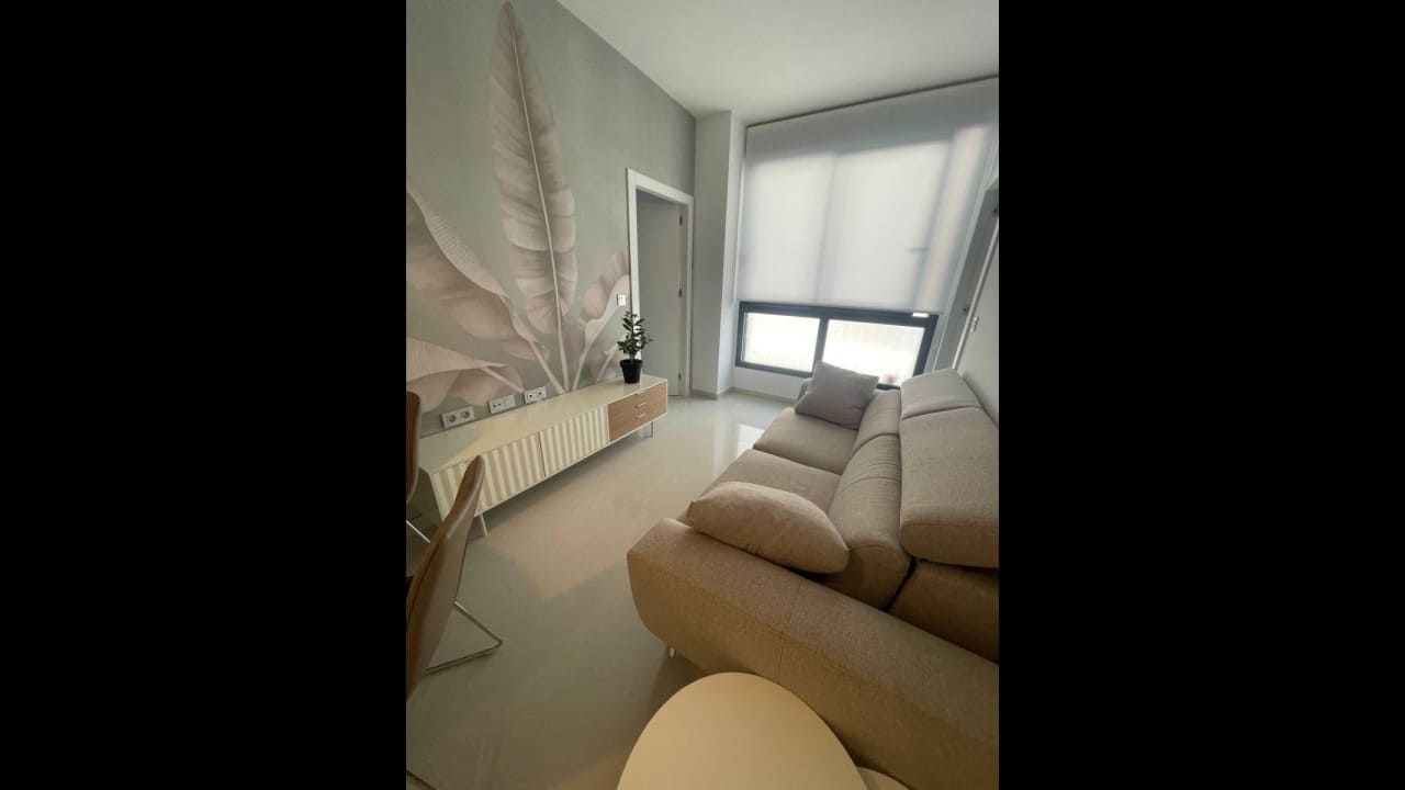 Apartamento de 2 habitaciones en Torrevieja en venta con piscina - 175.000 € (Ref: 8573045)