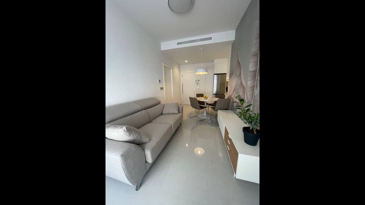 Apartamento de 2 habitaciones en Torrevieja en venta con piscina - 175.000 € (Ref: 8573045)