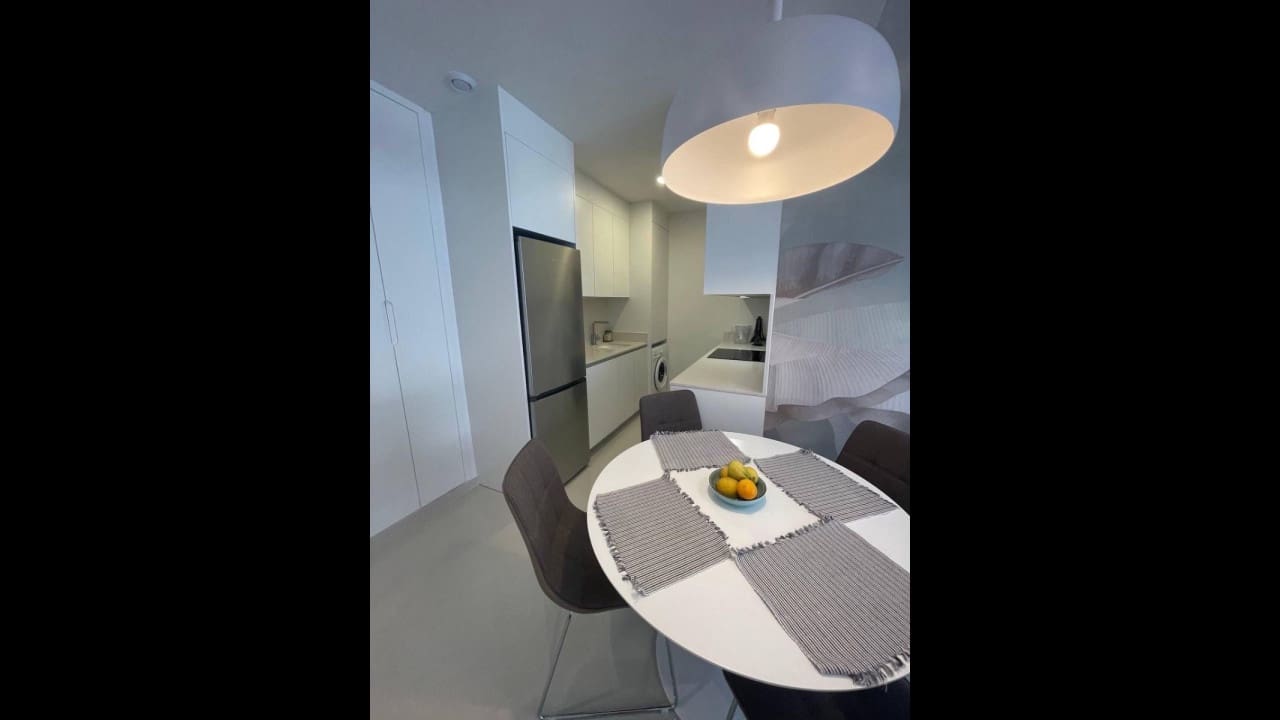 Apartamento de 2 habitaciones en Torrevieja en venta con piscina - 175.000 € (Ref: 8573045)