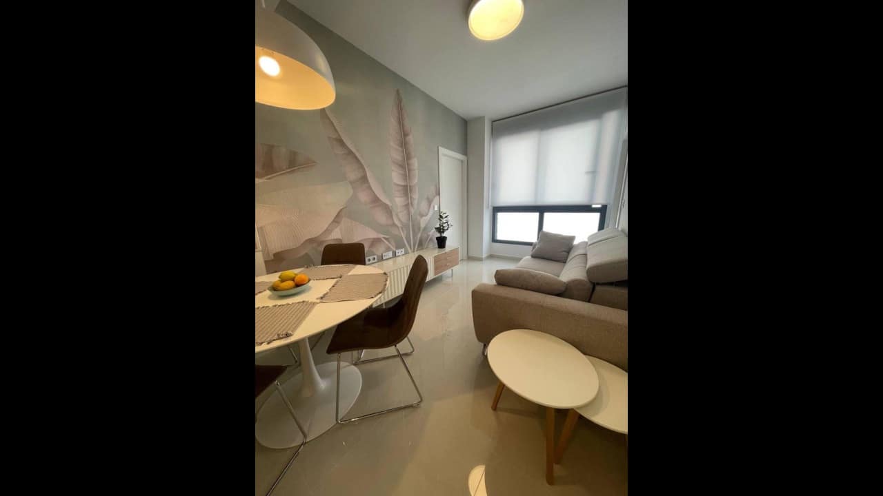 Apartamento de 2 habitaciones en Torrevieja en venta con piscina - 175.000 € (Ref: 8573045)