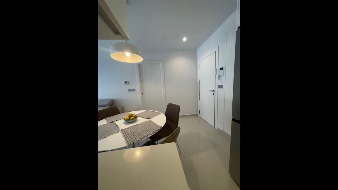 Apartamento de 2 habitaciones en Torrevieja en venta con piscina - 175.000 € (Ref: 8573045)