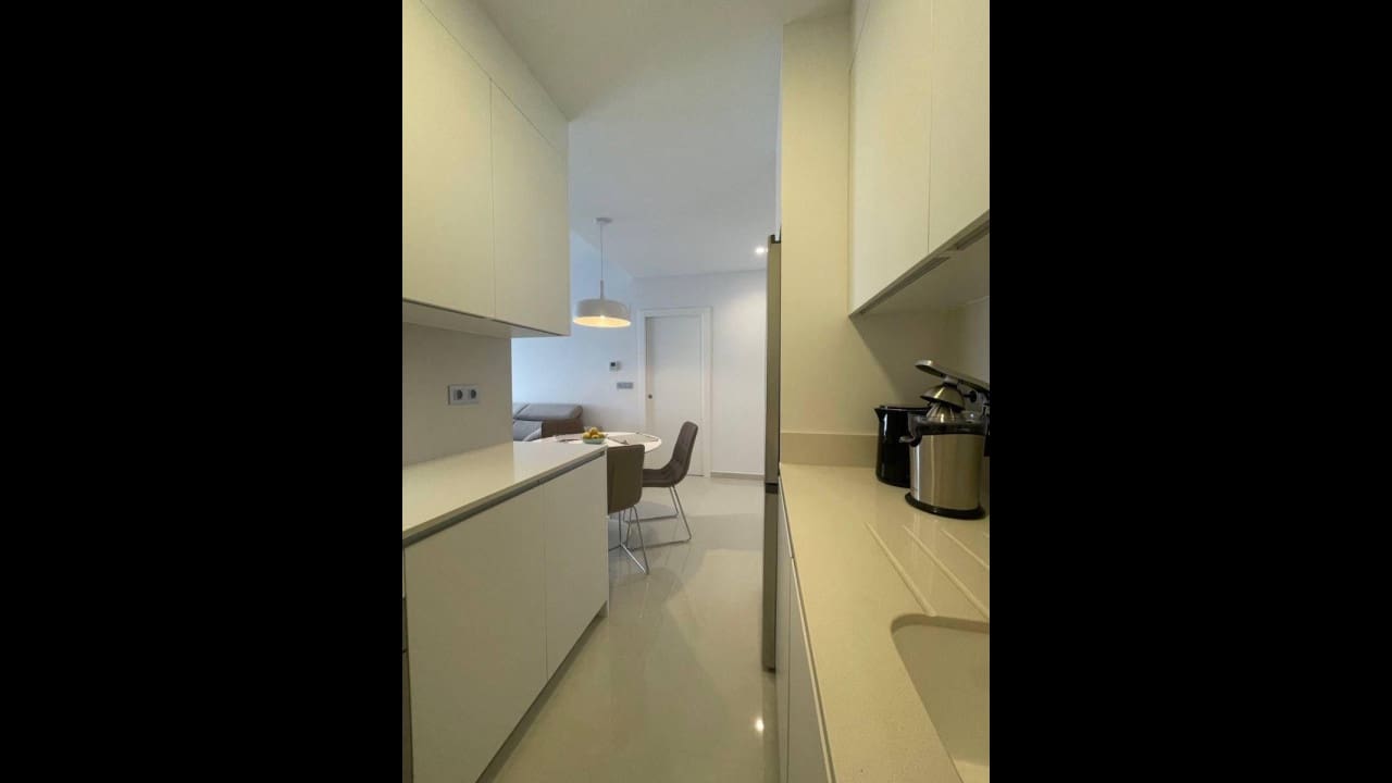 Apartamento de 2 habitaciones en Torrevieja en venta con piscina - 175.000 € (Ref: 8573045)