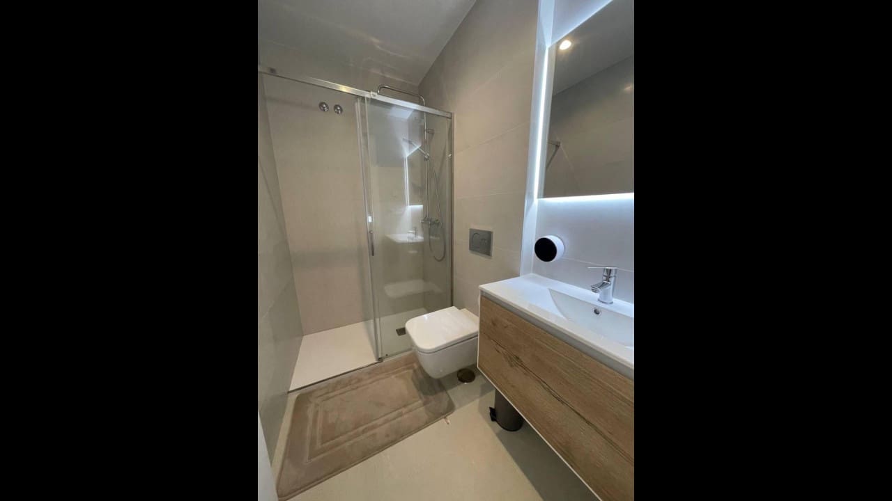 Apartamento de 2 habitaciones en Torrevieja en venta con piscina - 175.000 € (Ref: 8573045)