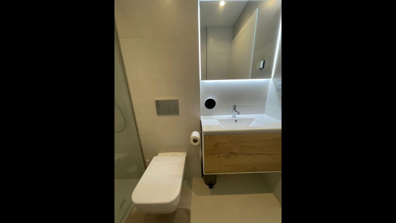 Apartamento de 2 habitaciones en Torrevieja en venta con piscina - 175.000 € (Ref: 8573045)