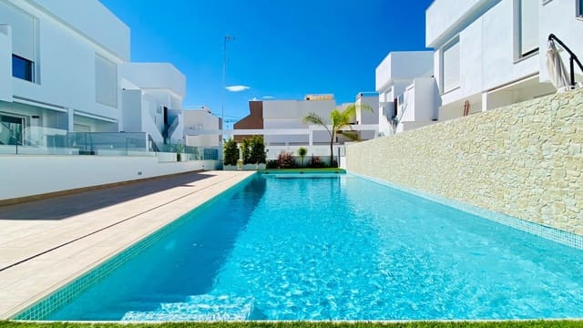 Chalet de 2 habitaciones en Pilar de la Horadada ciudad, Pilar de la Horadada en venta con piscina garaje - 304.900 € (Ref: 8579786)