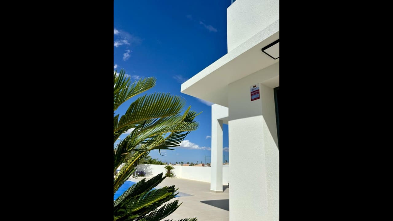 Chalet de 3 habitaciones en Benijófar en venta con piscina - 478.732 € (Ref: 8579838)