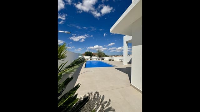 Chalet de 3 habitaciones en Benijófar en venta con piscina - 478.732 € (Ref: 8579838)