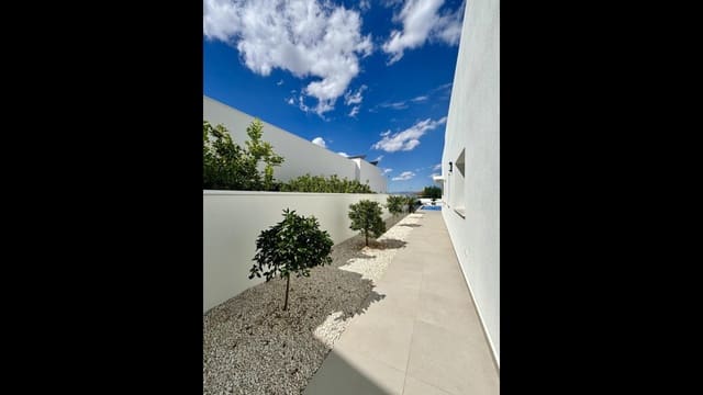 Chalet de 3 habitaciones en Benijófar en venta con piscina - 478.732 € (Ref: 8579838)