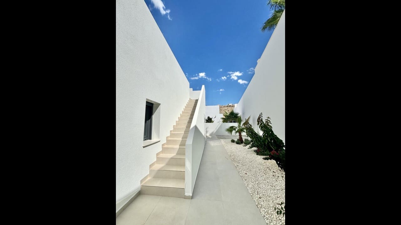 Chalet de 3 habitaciones en Benijófar en venta con piscina - 478.732 € (Ref: 8579838)