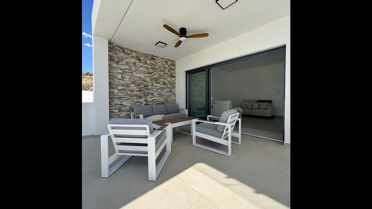 Chalet de 3 habitaciones en Benijófar en venta con piscina - 478.732 € (Ref: 8579838)