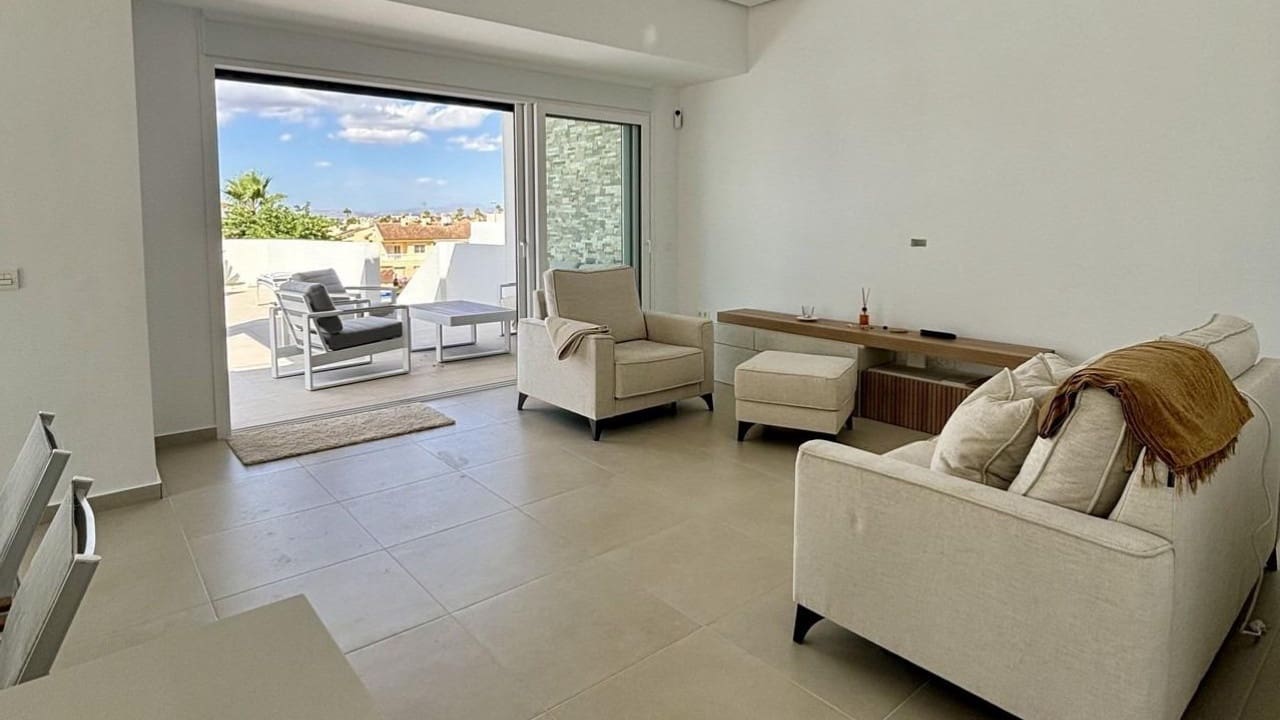 Chalet de 3 habitaciones en Benijófar en venta con piscina - 478.732 € (Ref: 8579838)