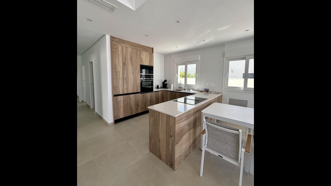 Chalet de 3 habitaciones en Benijófar en venta con piscina - 478.732 € (Ref: 8579838)