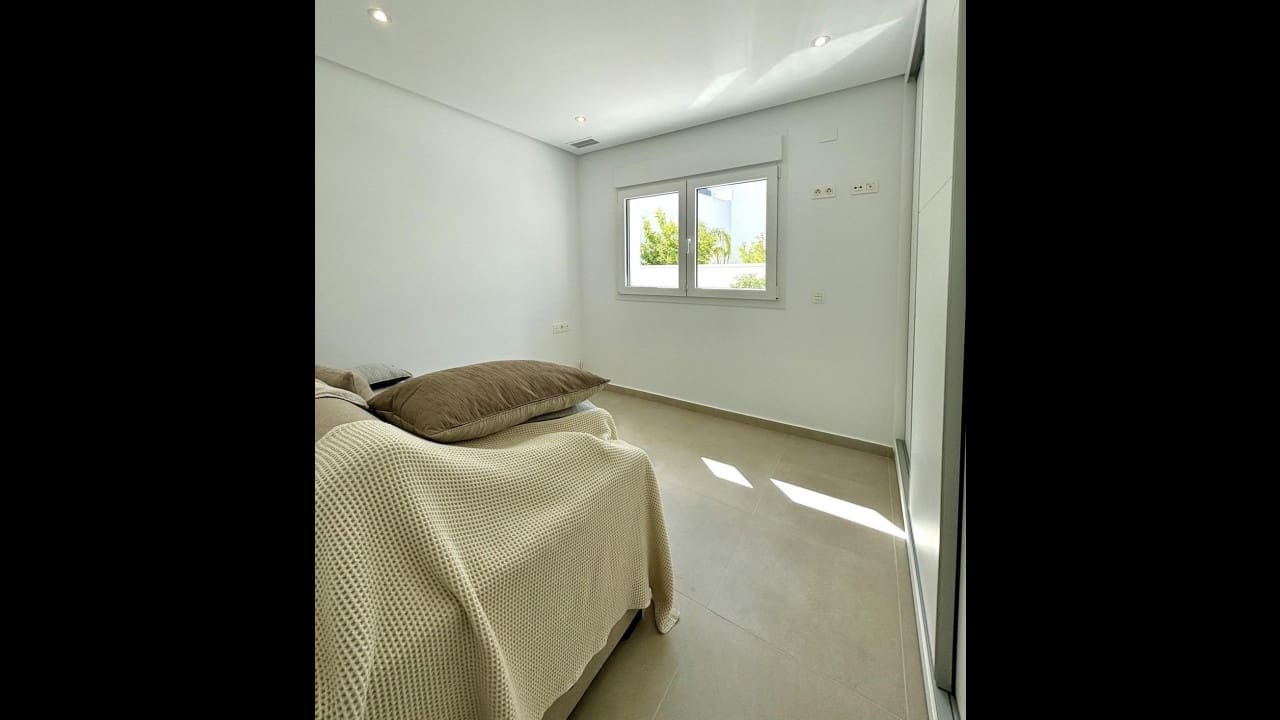 Chalet de 3 habitaciones en Benijófar en venta con piscina - 478.732 € (Ref: 8579838)