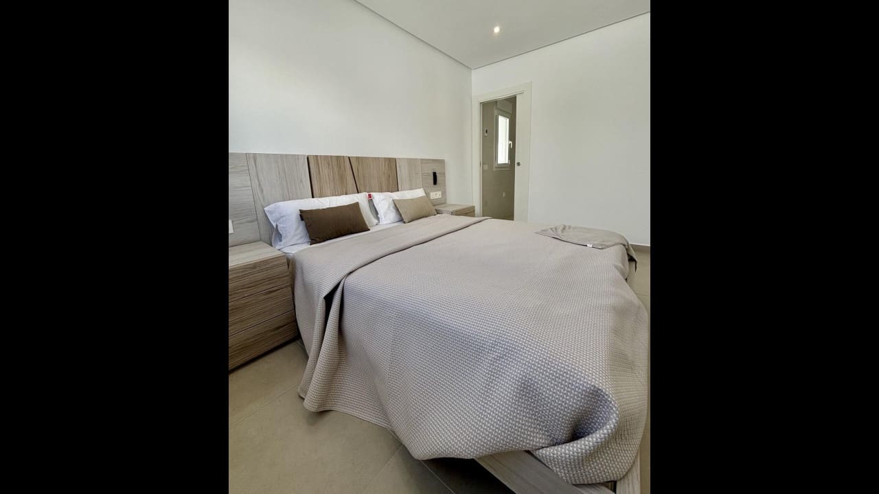 Chalet de 3 habitaciones en Benijófar en venta con piscina - 478.732 € (Ref: 8579838)